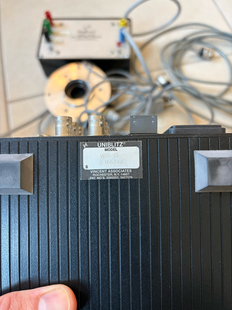 Uniblitz Optical Shutter System w/ VMM-T1 Driver Timer + Model 100-2B Controller