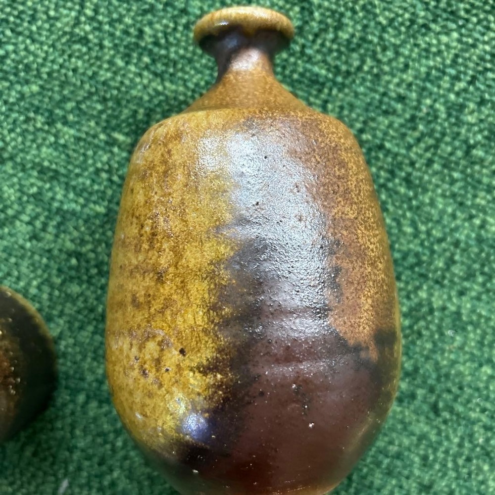 Bizen ware sake bottle choko mouth