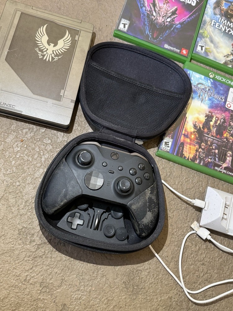 XBOX ONE BUNDLE: Elite Controller, 2nd Controller, 5 Games, Charging Docks