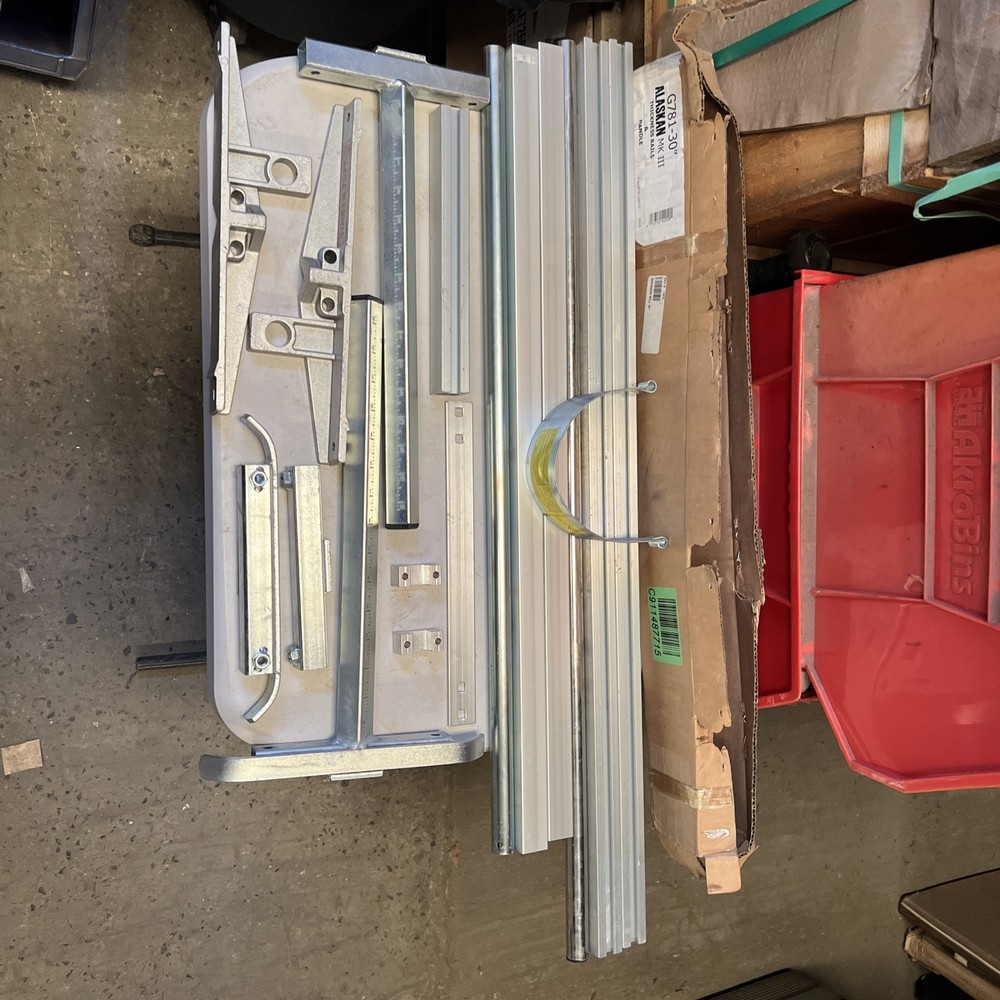 G781-30 & 36” Alaskan MK III —Missing Handle And Hardware