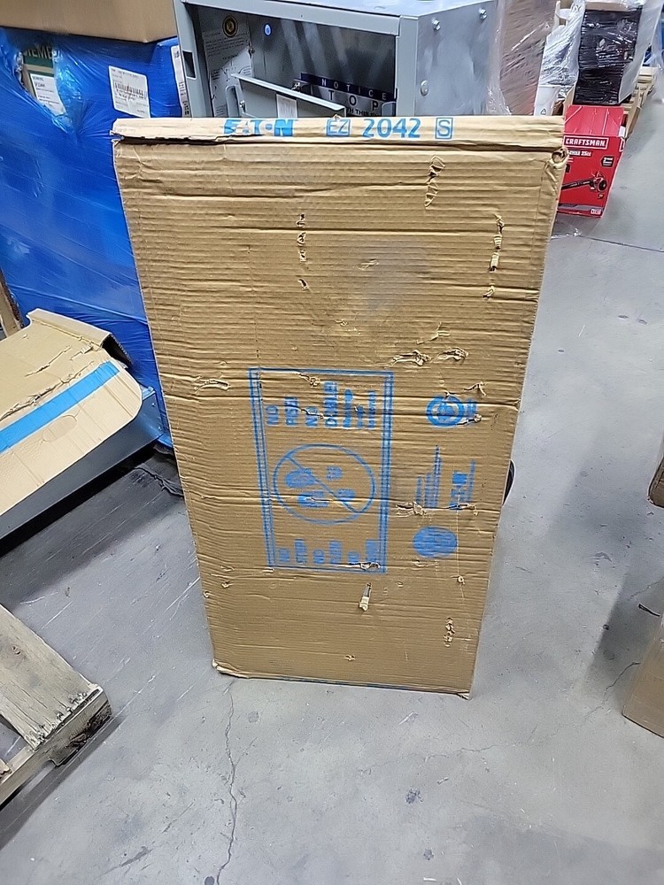 NOS EATON EZ2042S Panelboard Cover LT ETON