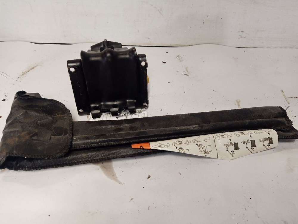 Bottle Jack & Tools from 2016 Cadillac Escalade 12183702