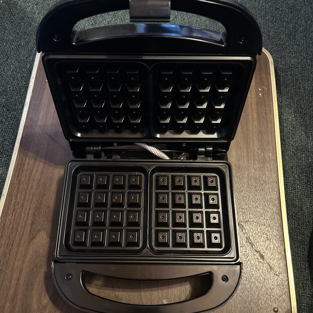 White Westinghouse Deep Non Stick Coating Square Belgian Waffle Maker #WWM2000