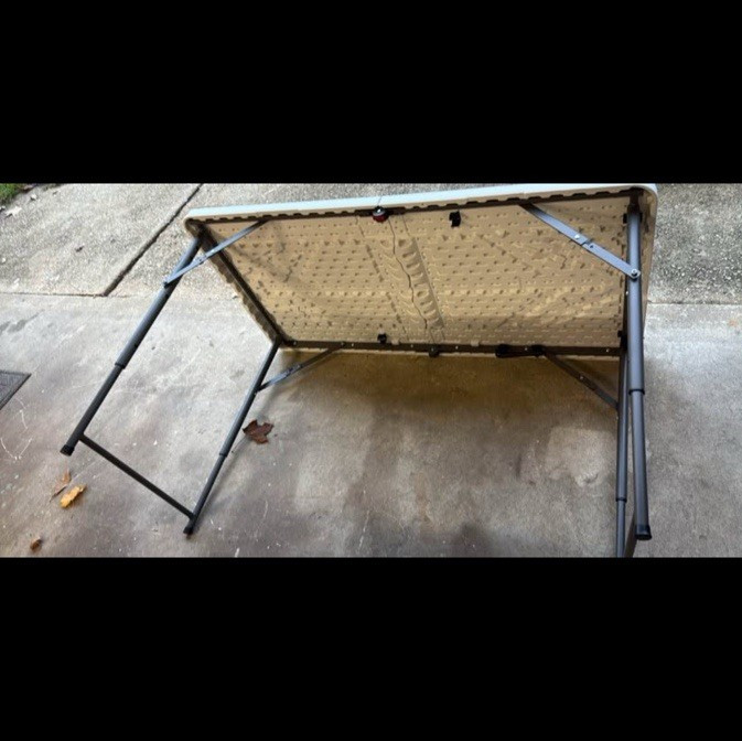 4ft Black or white Foldable Portable table
