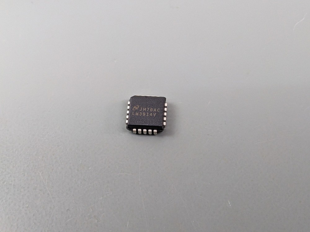 (2) LM3914V Dot/Bar Graph Display Driver ICs, Linear, PLCC National Semi