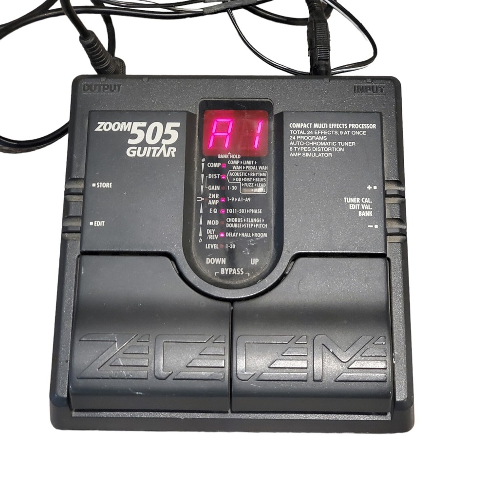ZOOM 505 Multi Processor Pedal Compact Guitar Effector Japan w Cords Powers on