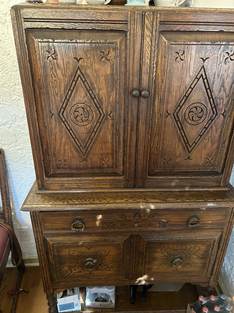 Feudal Oak Dining Room Set