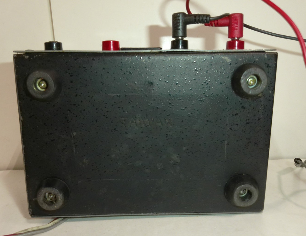 Vintage Unbranded AC/DC Voltmeter Made In Taiwan-Untested