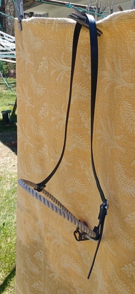 Rope Bosal With Rubber Hanger