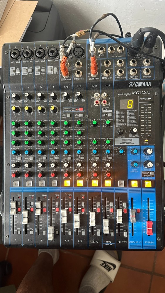 Yamaha MG12XU 12-Input 4-bus Analog Mixer with Effects