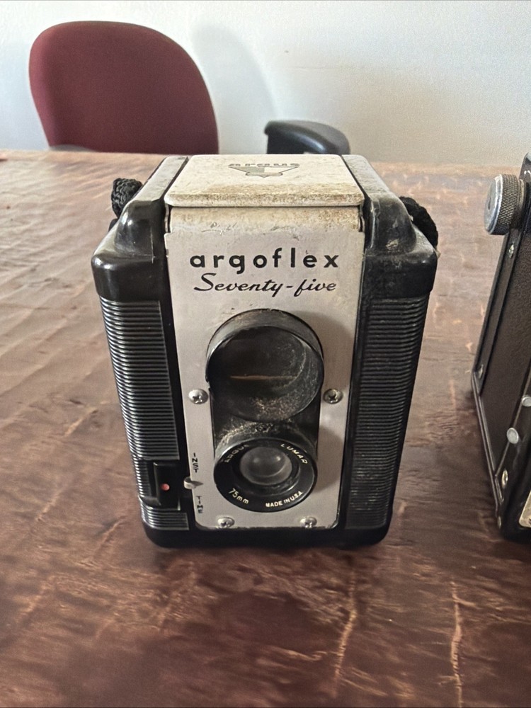 Vintage Argus Argoflex Seventy-five Camera with Flash Untested