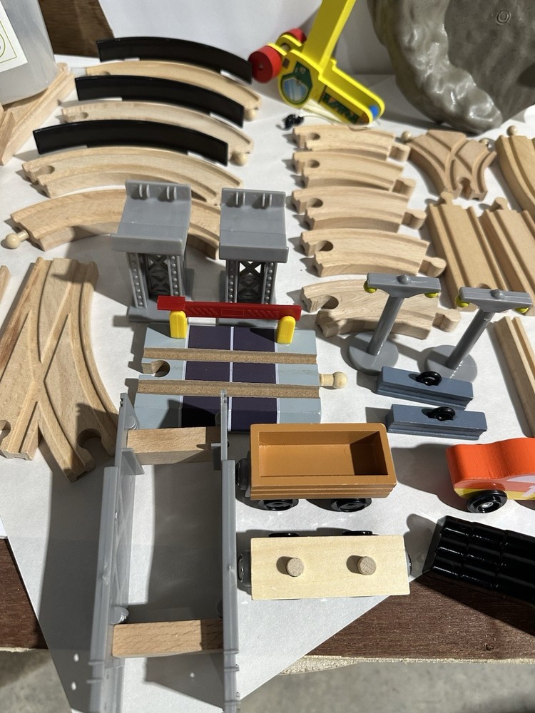 Bucket Top Const Train Set ( Partial ) 8 Pieces Missing