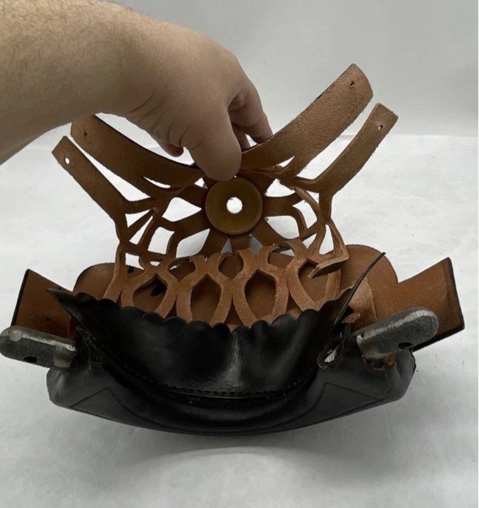 4 NOS Replacement Billiard/Pool Corner Pockets Baskets Black Leather