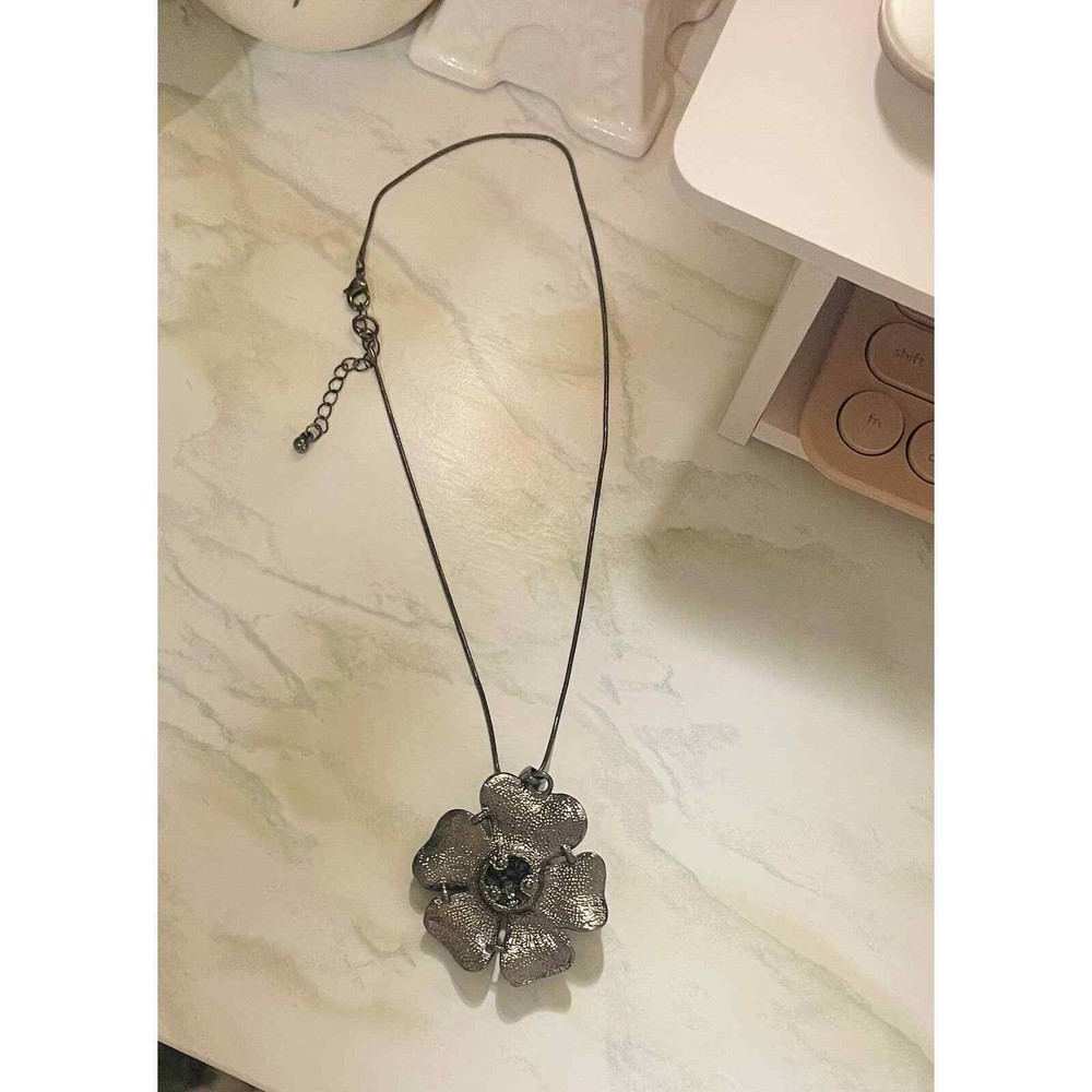 Flower Pendant Necklace
