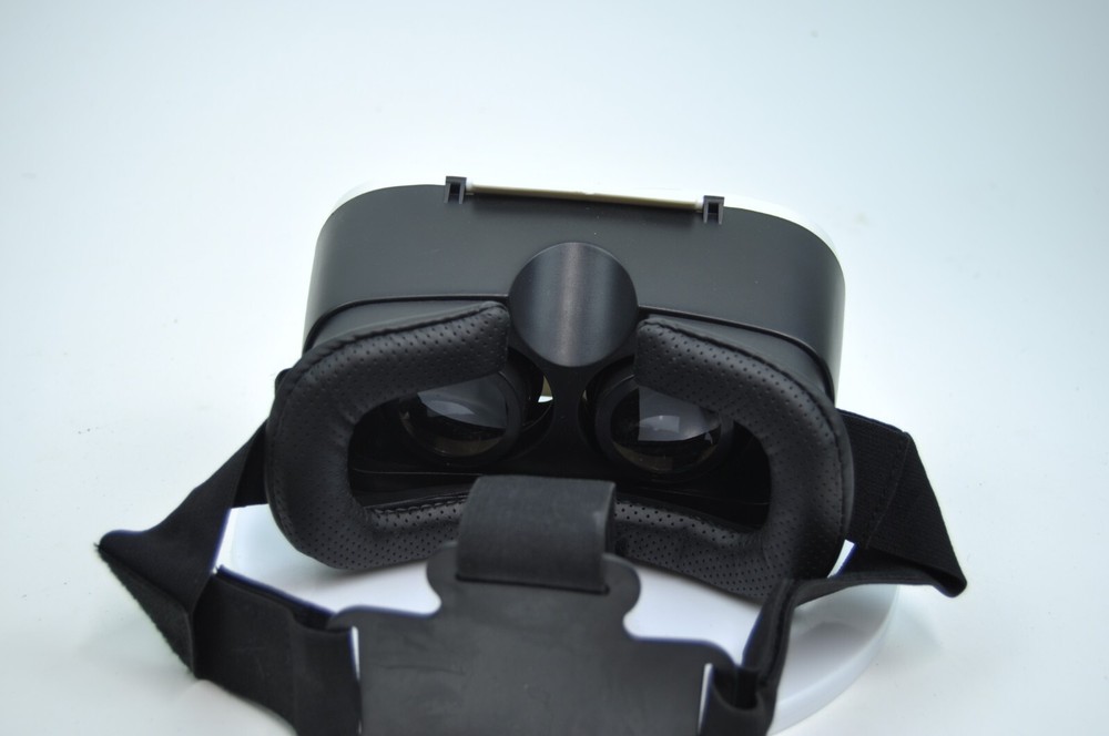 ONN Virtual Reality Smartphone Headset White Open Box Gr8 Condition