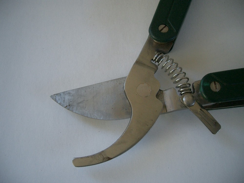 Folding Garden Multi-Function Multi-Tool with Belt Pouch