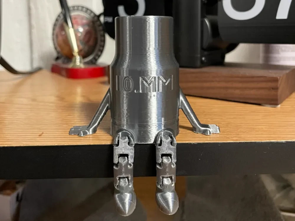 3d printed 10mm socket buddy with articulated legs