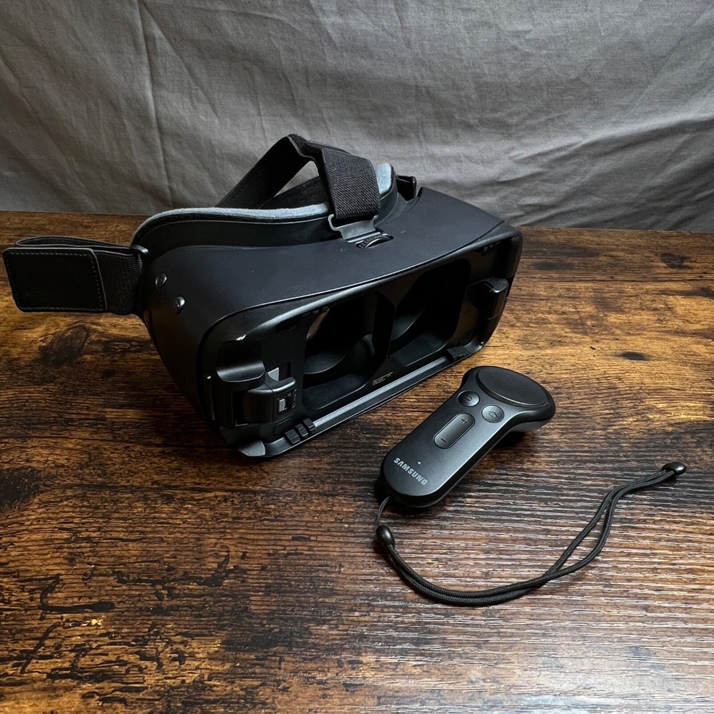 Samsung SM-R324 Gear VR By Oculus With Controller Black (Missing Visor) 2018