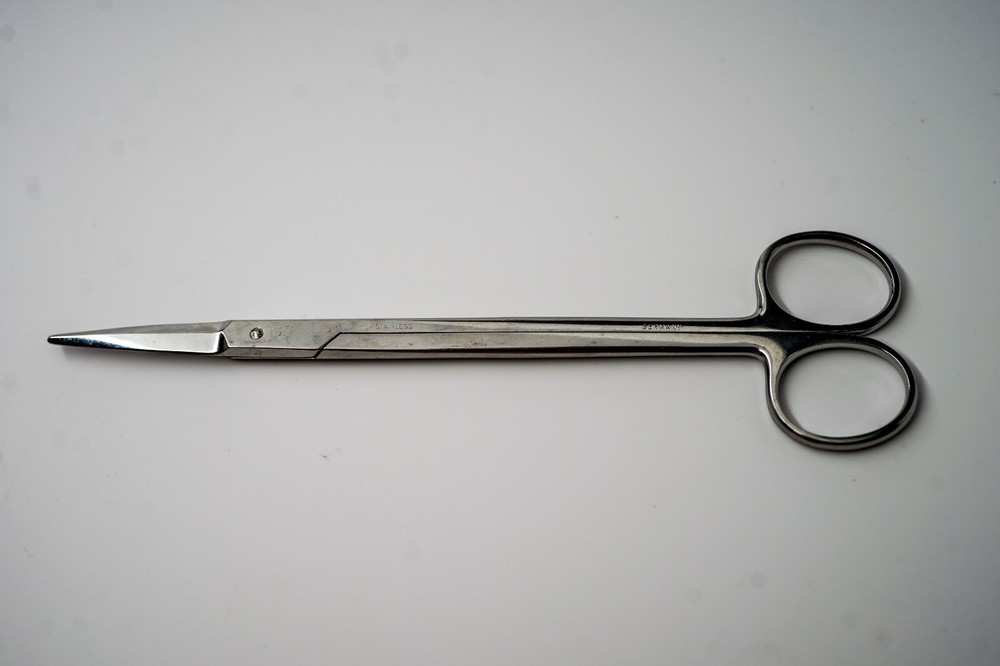 V Mueller Gorney Facelift Plastic Surgery Scissors 7-1/4 Inch RH1663 (Used)
