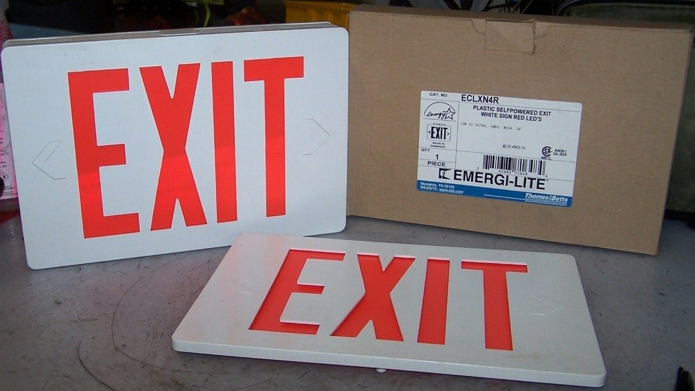 NEW THOMAS & BETTS ECLXN4R PLASTIC SELFPOWERED LED WHITE EXIT SIGN 120/347 VAC