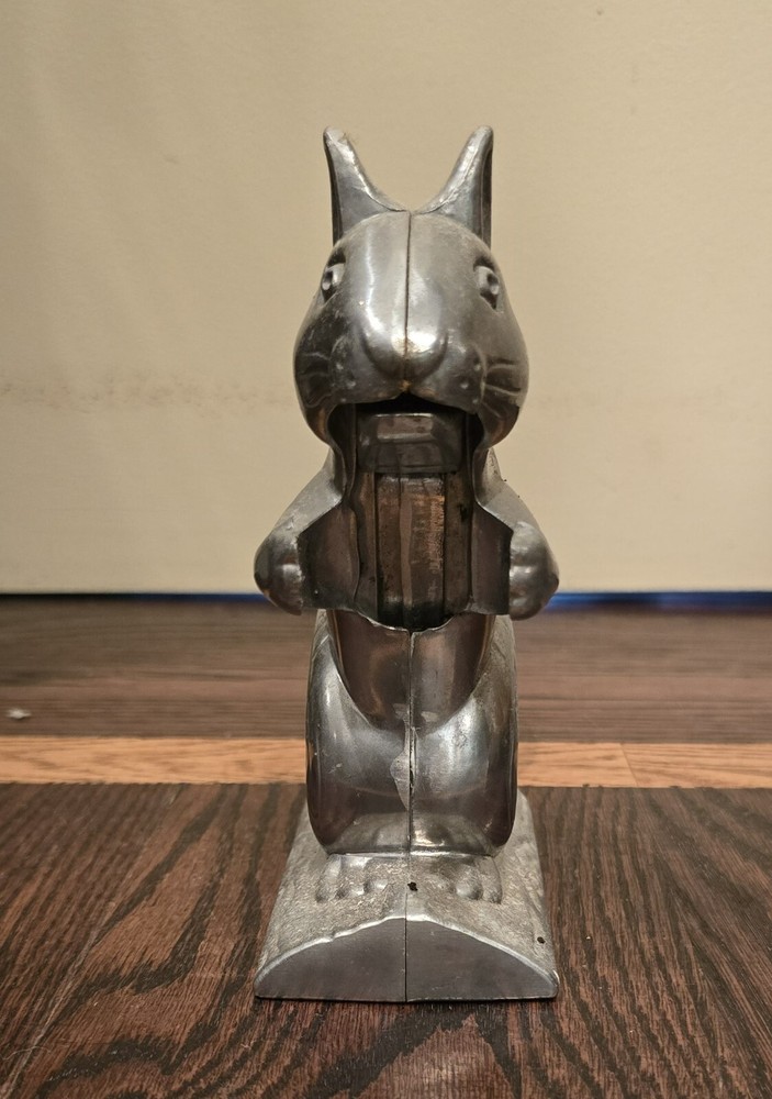 Metal Squirrel Nutcracker