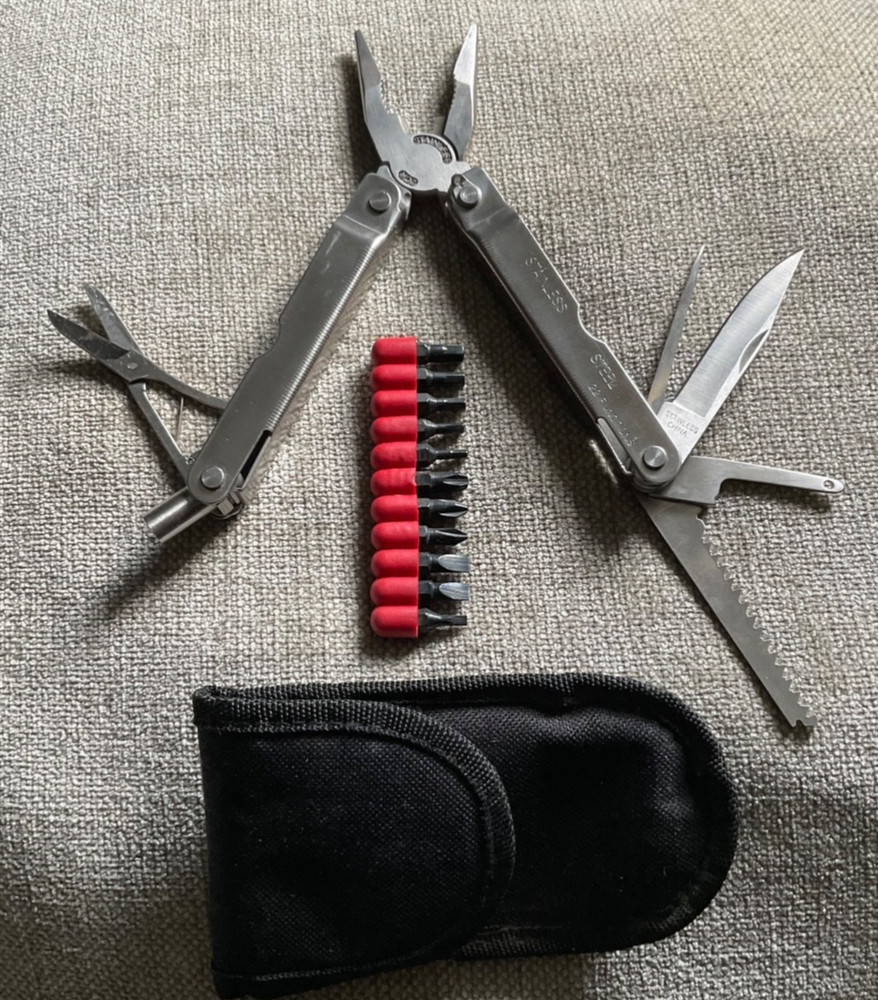 Multi-tool 22 Functions w/ 11 Bit Screwdriver Unbranded w/ Case See Pics