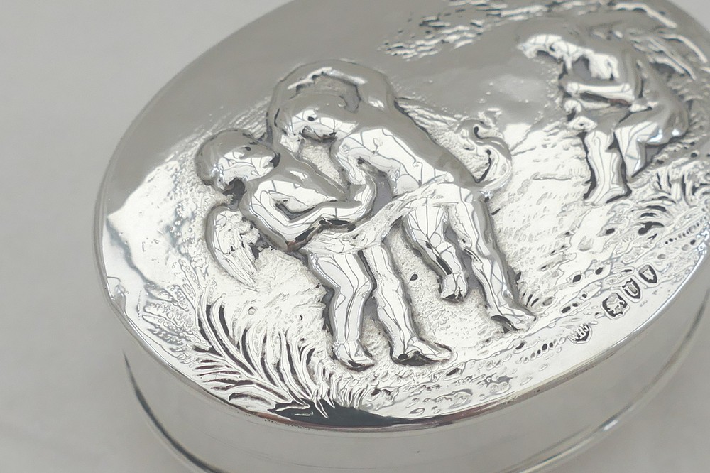 RARE VICTORIAN HM STERLING SILVER CHERUB EMBOSSED SOAP BOX 1895