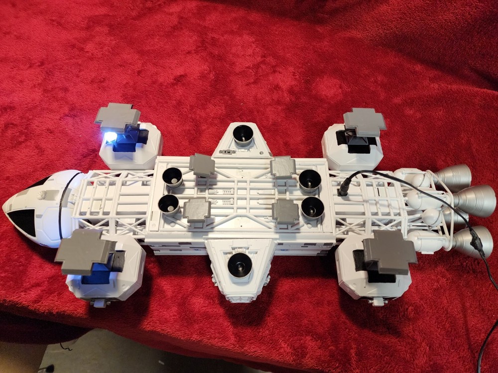 Space: 1999 Eagle 2 Lit Model With Complete Lab Interior, SOUND EFFECTS!!!!!!!!