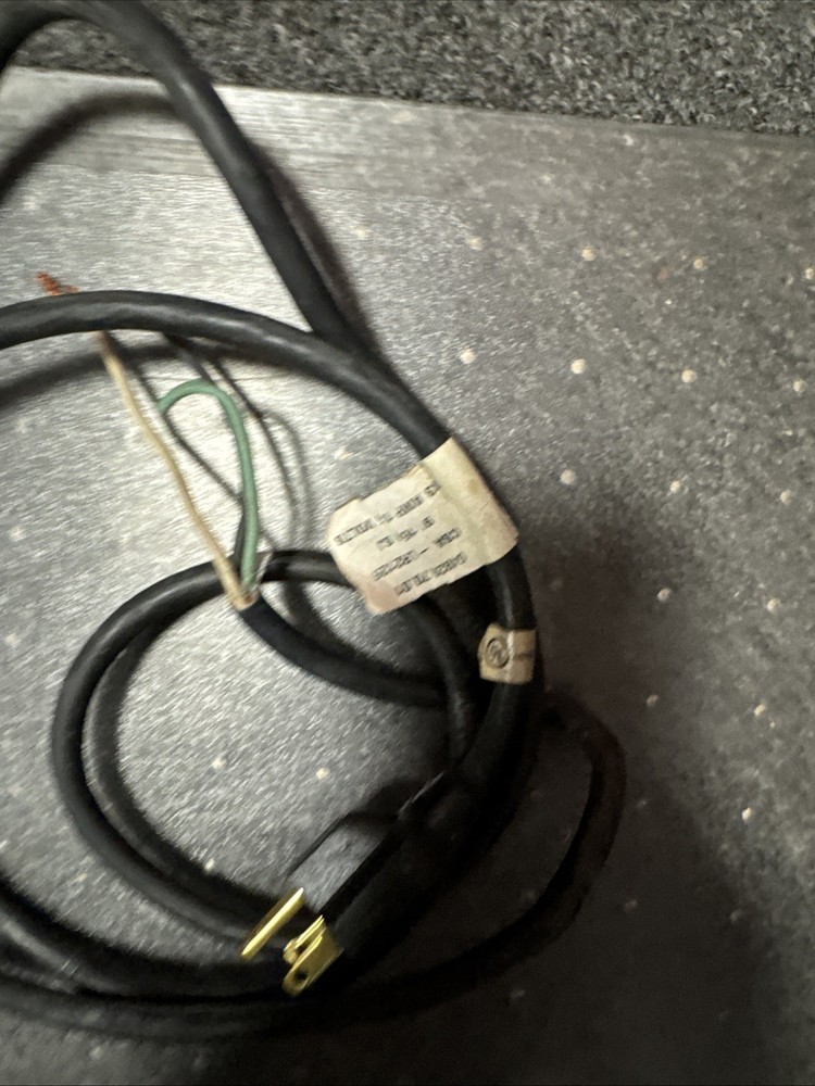 6’ Black Replacement 13 Amp 125 Volt Plug Light Use