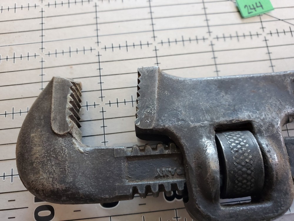 Vintage Walworth 10" Pipe Wrench Plumbing Tool