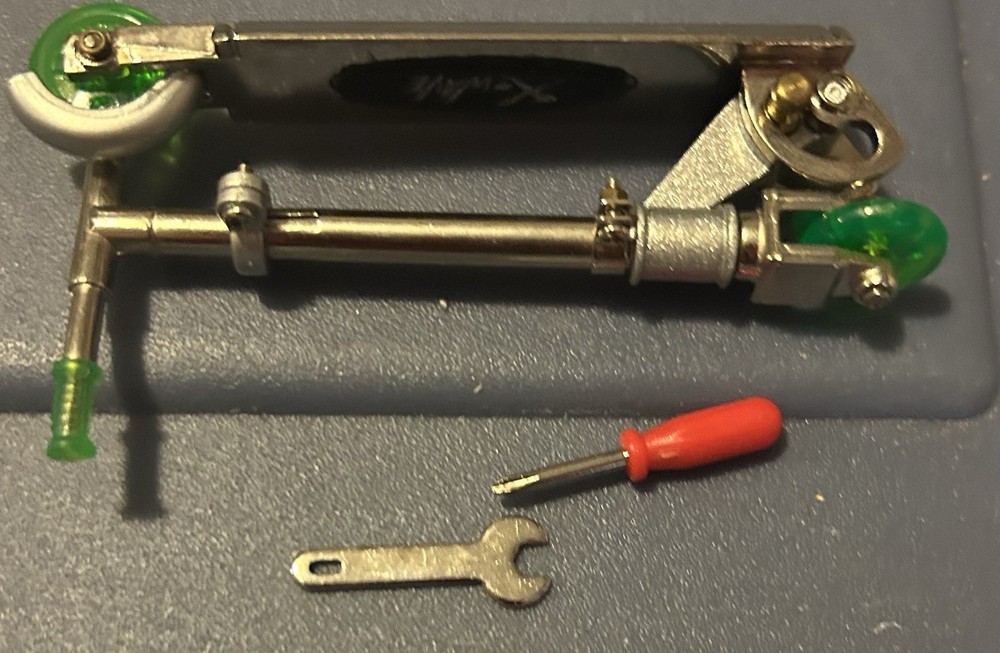 2000 X-Treme Mini Scooter w Tiny Tools