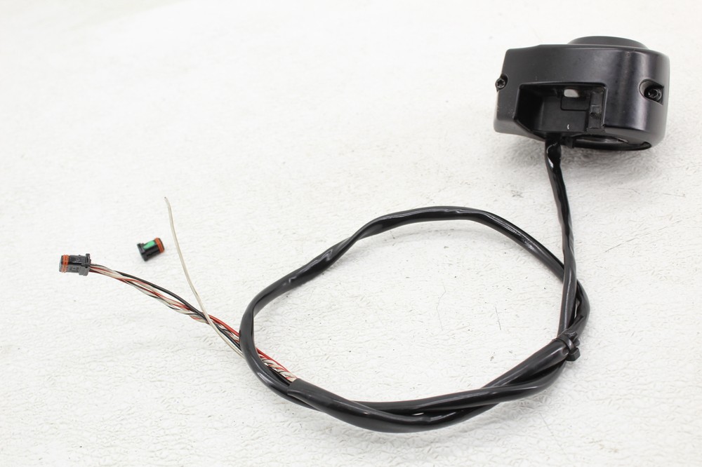 17-23 Harley Davidson Street Glide Right Control Switch Pack