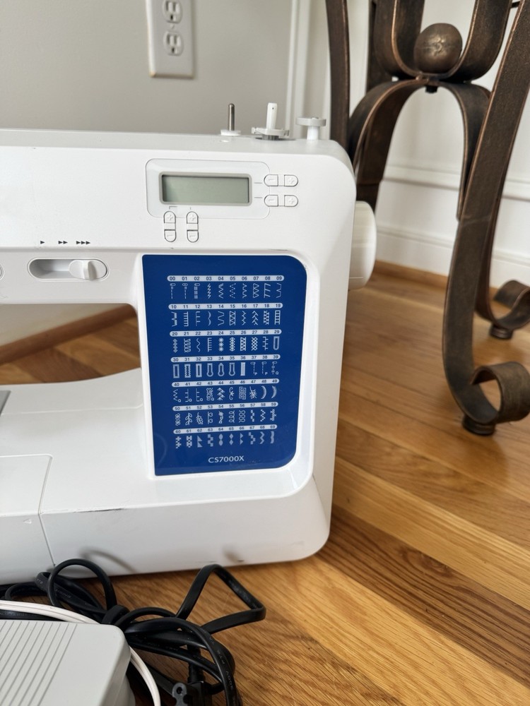 Brother CS7000X Computerized Sewing & Quilting Machine – Excellent Condition