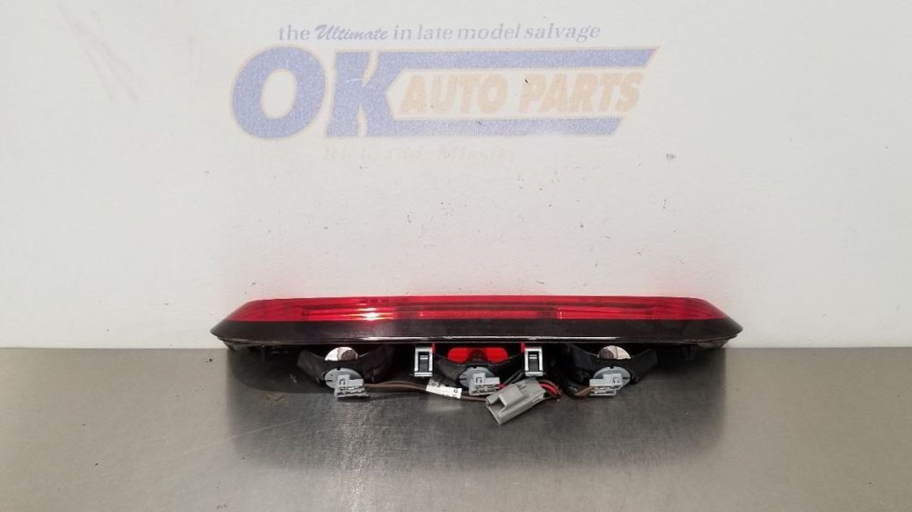 16 CHEVY SILVERADO 1500 HIGH MOUNTED STOP LIGHT