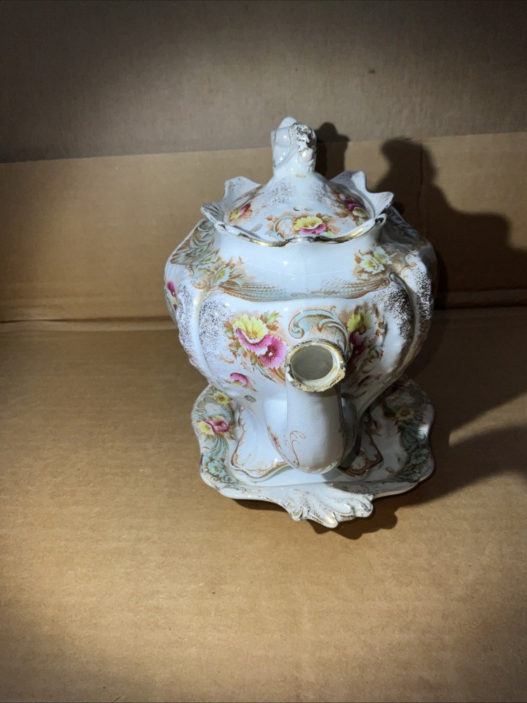 Albion pottery UK WILTON pattern teapot CIRCA 1920 Small Chip