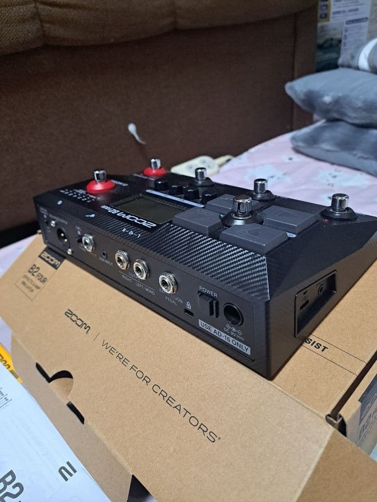 ZOOM B2 FOUR bass effector