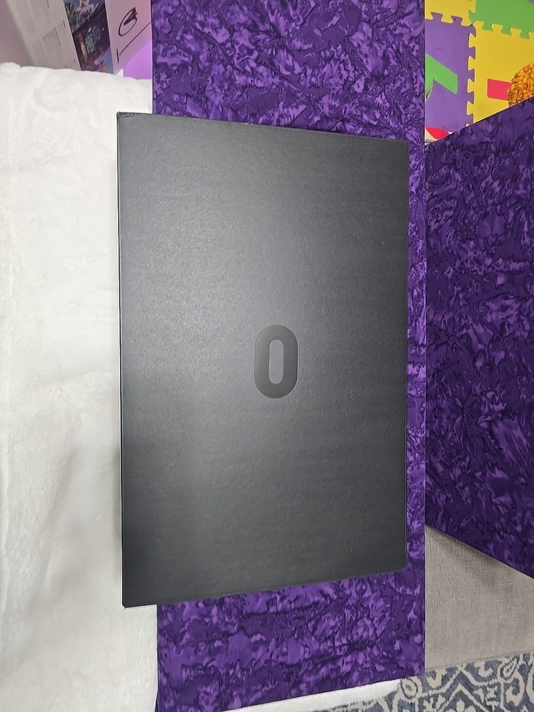 Meta Oculus Rift VR Headset- Black W Extra Sensor And Cables