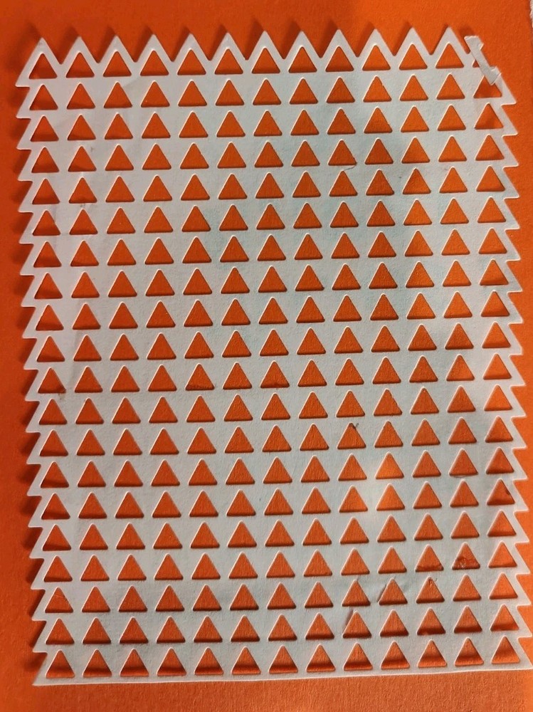 Studio Calico Triangle Background Die