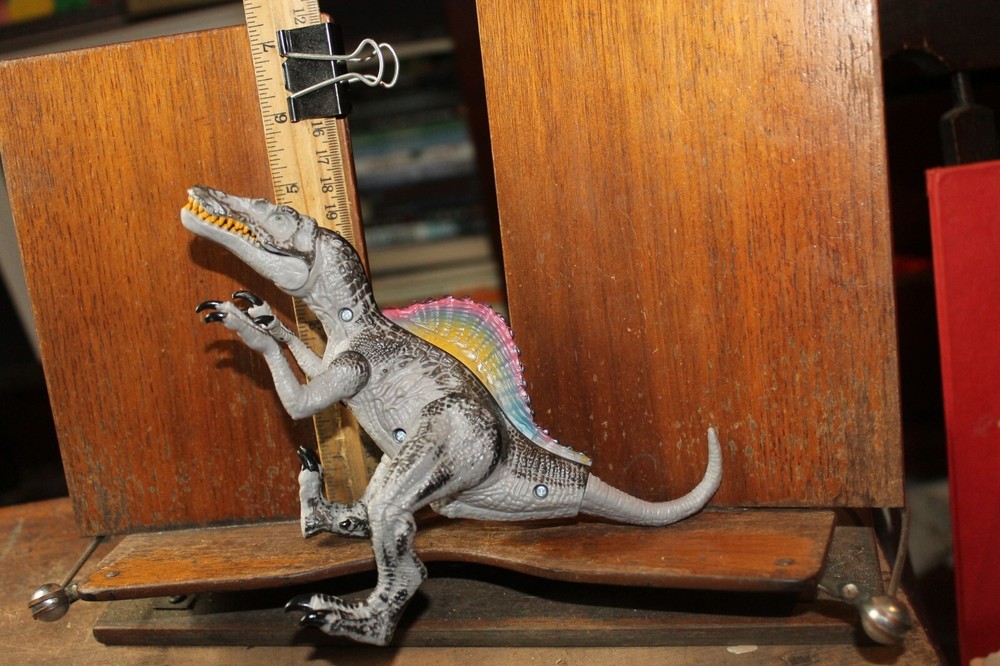 9" Plastic Dinosaur Spinosaurus