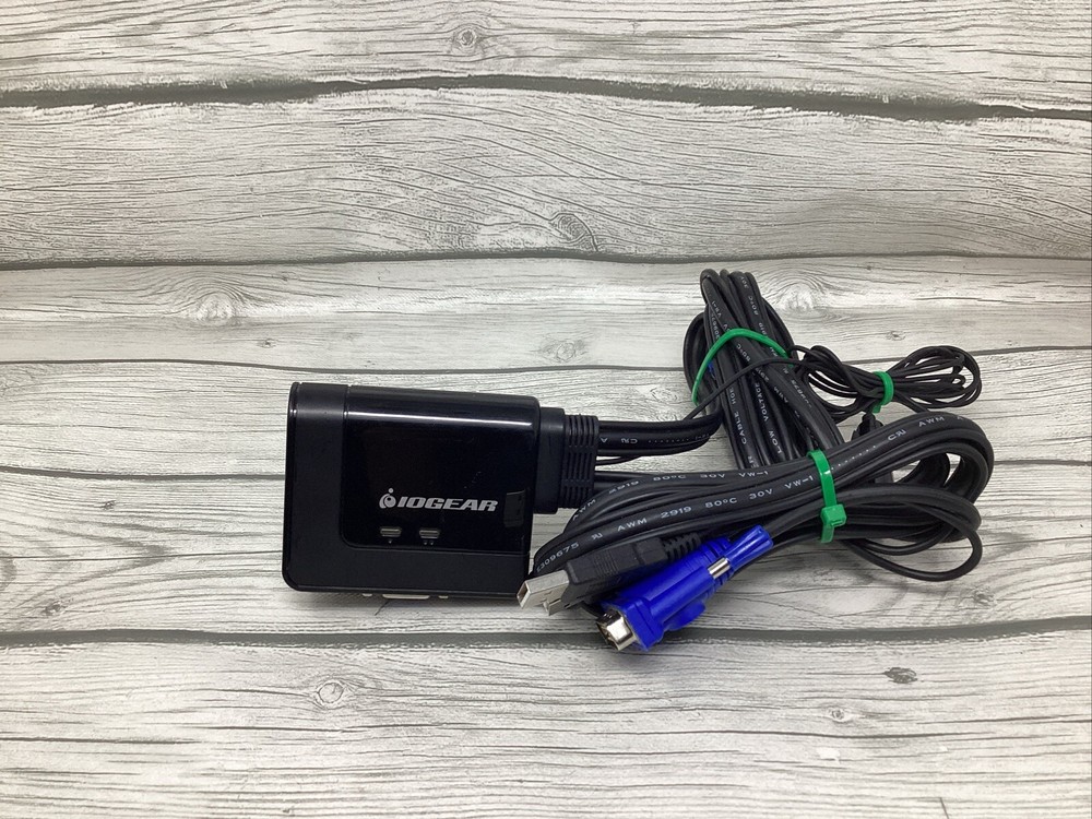 IOGEAR GCS22U 2-Port USB/VGA KVM Switch + Cables