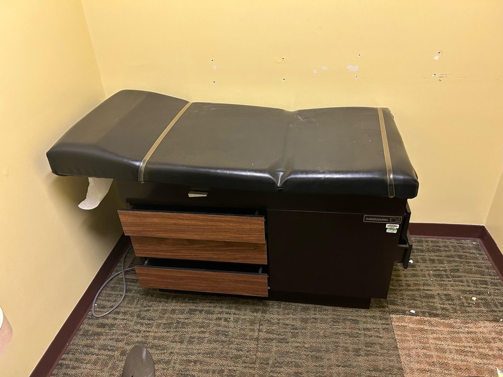 Midmark 104 doctor office table