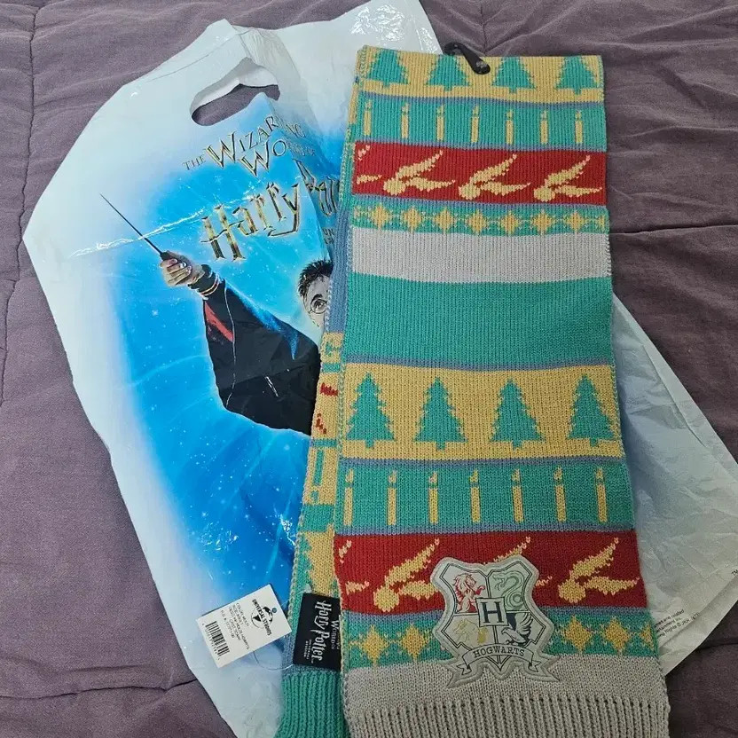 Harry Potter Hogwarts Christmas Scarf - Universal Studios