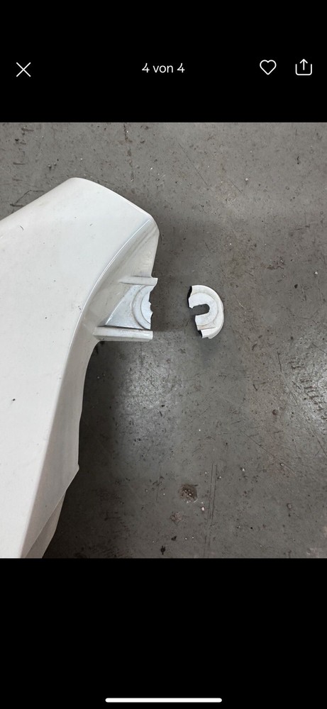 Renault Twingo 3 left wing