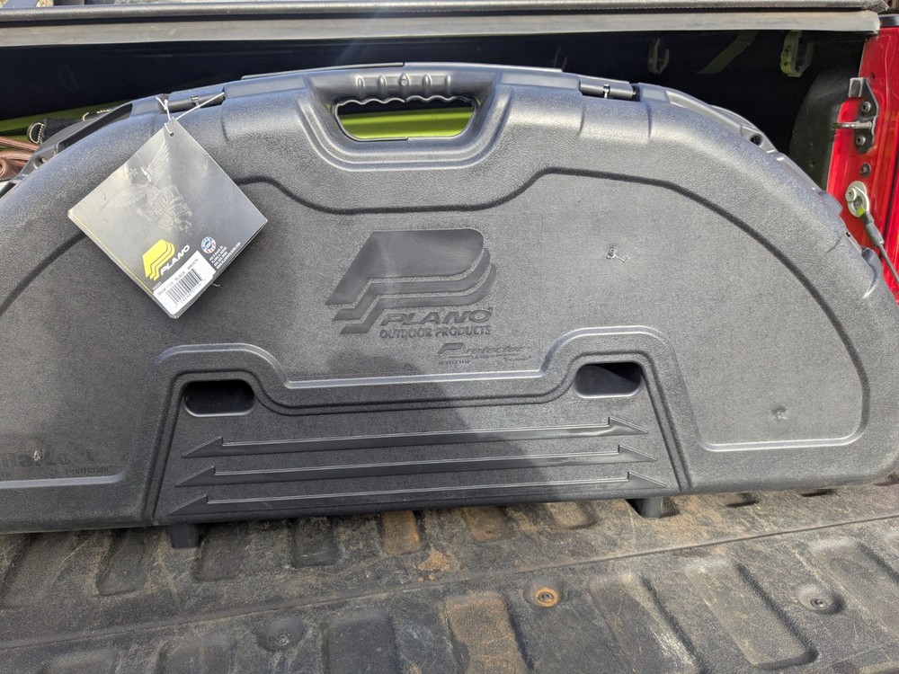 plano compact bow case
