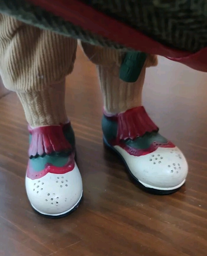 Nostalgia Golfing Santa