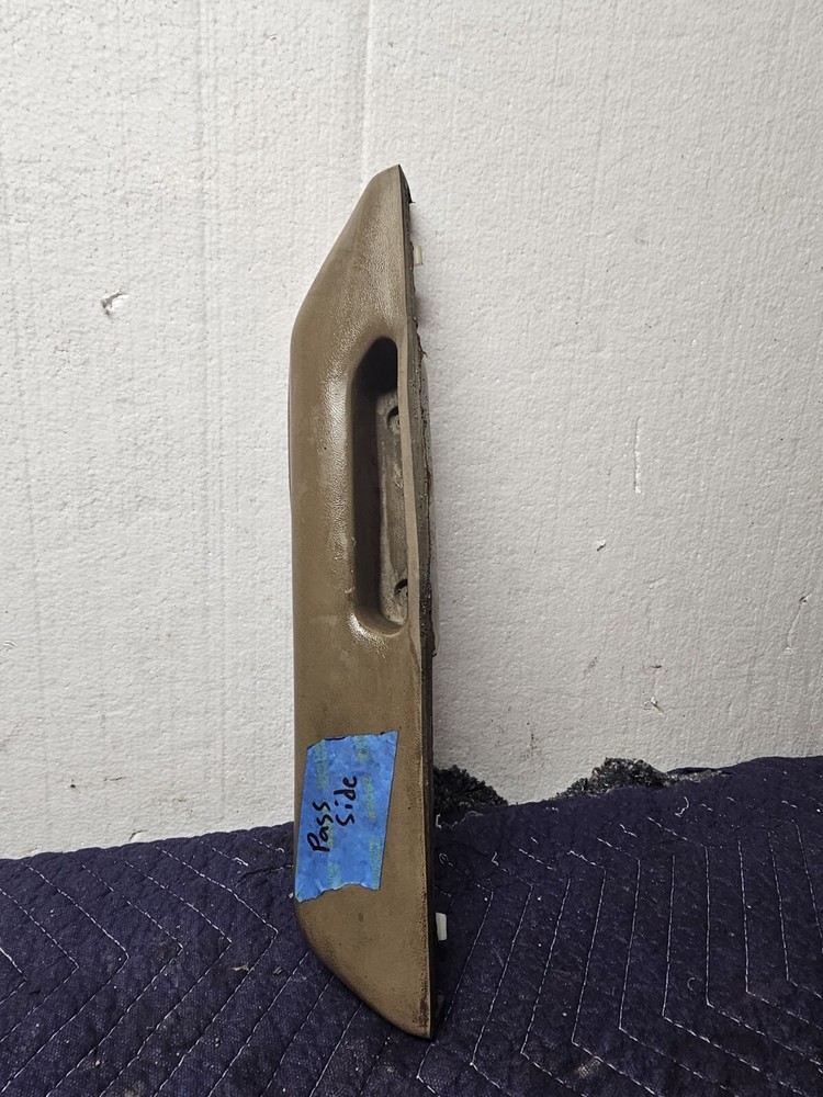 GMC C6500 DOOR  FRONT Passenger Armrest 1998 Right