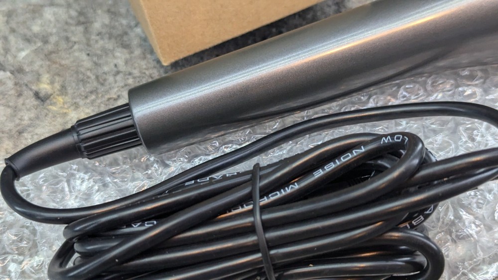 Singing Machine Wired Microphone for Karaoke, (Black) Unidirectional Dynamic Mic