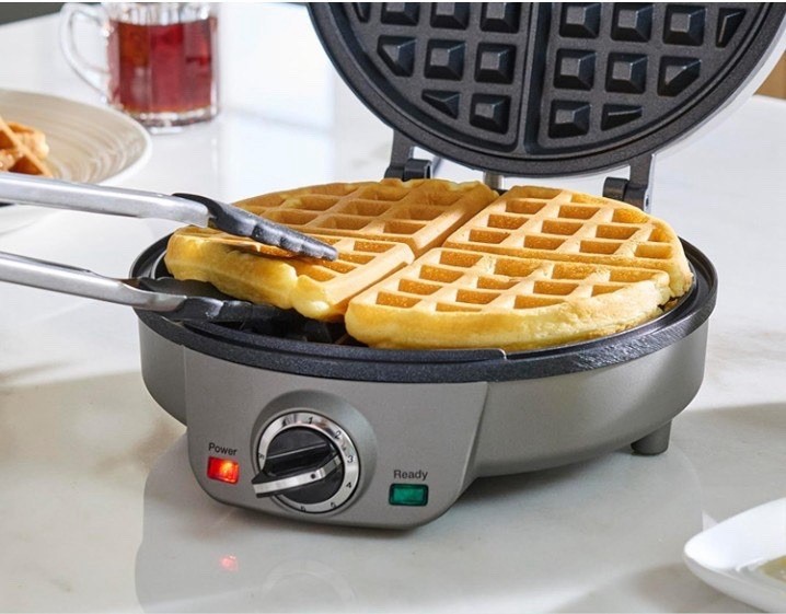 Cuisinart 4-Slice Belgian Waffle Maker _WAF-200 !!!
