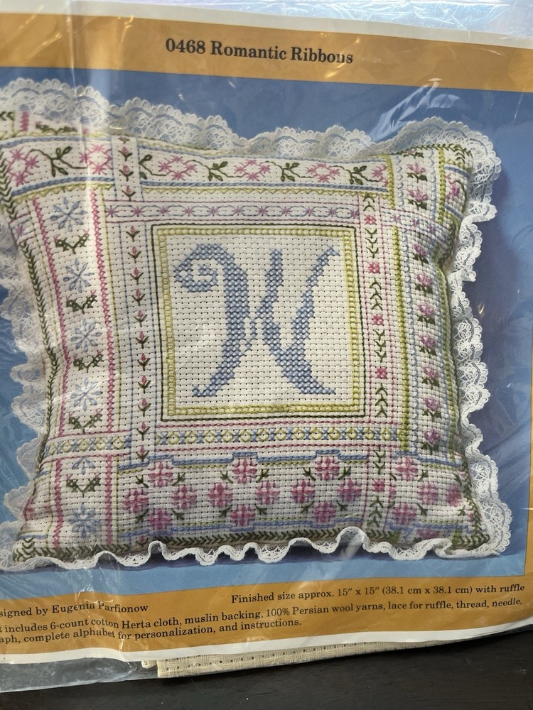 Creative Circle Romantic Ribbons Pillow Kit (Model 0468) 15x15