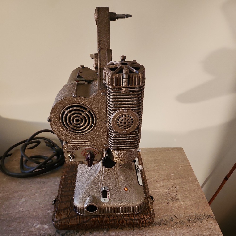 Regal Keystone 8 MM Projector Working Model K-109 with Carrying Case
